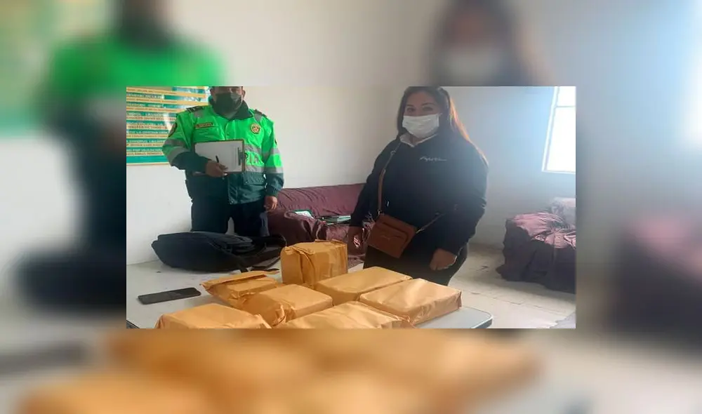 Mujer llevaba el dinero en paquetes dentro de sobres que ocultaba en una mochila. Foto: difusión