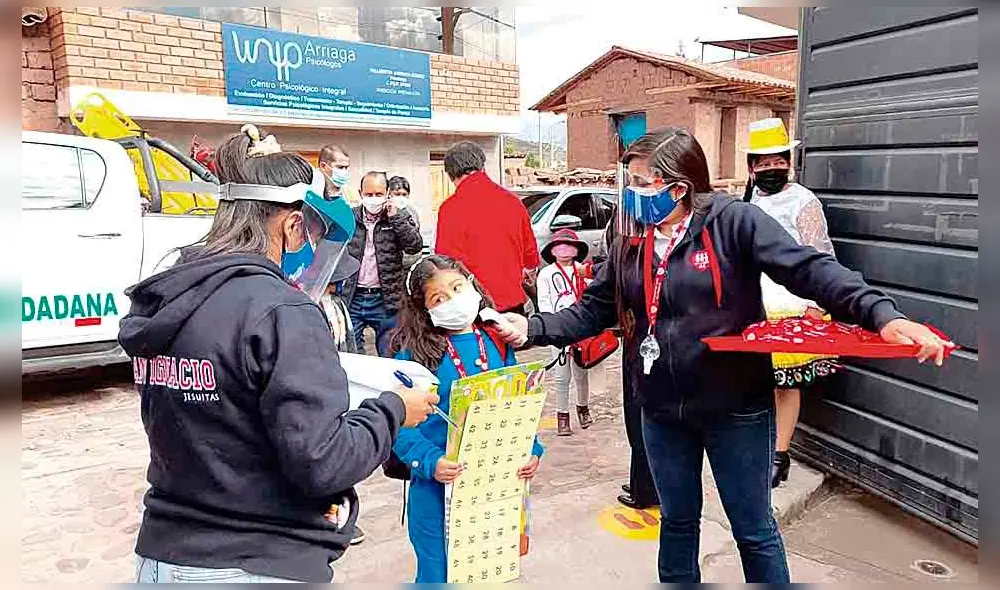 Escolares. Medida rige para menores en edad escolar. Foto: La República Escolares. Medida rige para menores en edad escolar. Foto: La República