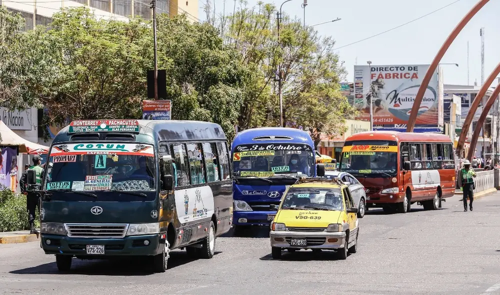 Empresarios del transporte urbano acusan pérdidas por suba de combustible. Foto: La República.