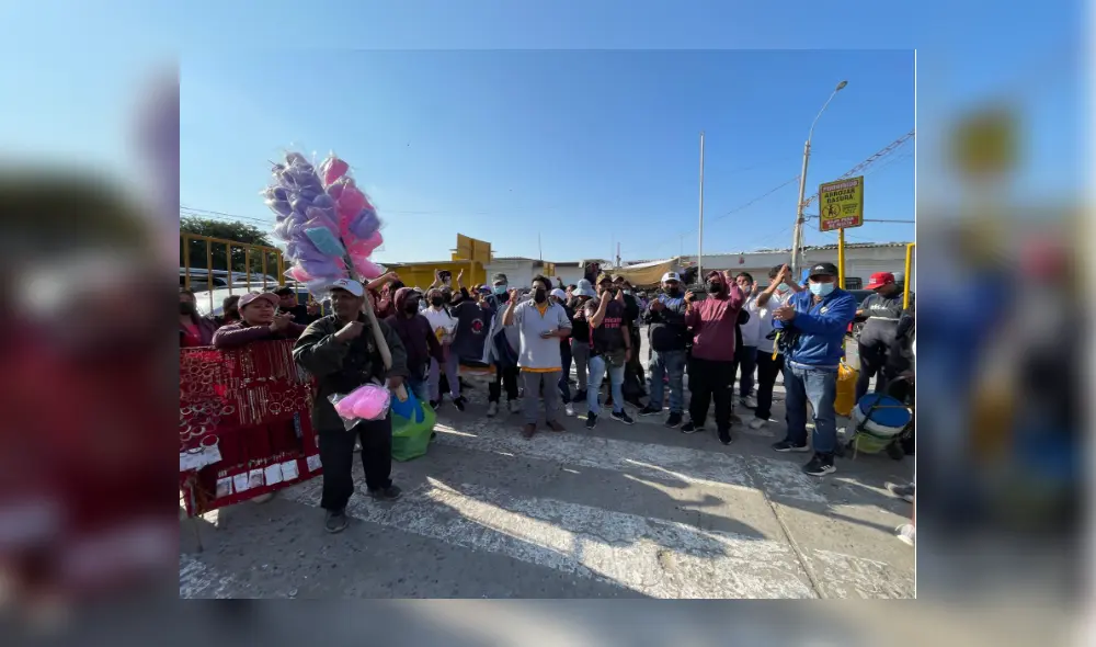 Los trabajadores informales afirmaron que tienen deudas y que la pandemia los afectó económicamente. Foto: Rosa Quincho/URPI-LR