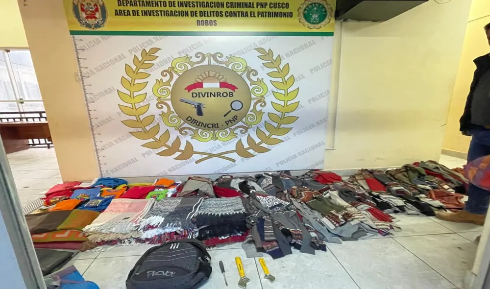 Diversas prendas de vestir de lana de alpaca. Foto: PNP Diversas prendas de vestir de lana de alpaca. Foto: PNP