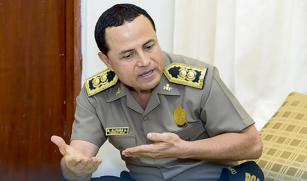 "El Español" pidió a Pedro Castillo nombrar al general Raúl Alfaro como jefe de la PNP. Foto: PNP / Vídeo: Canal N