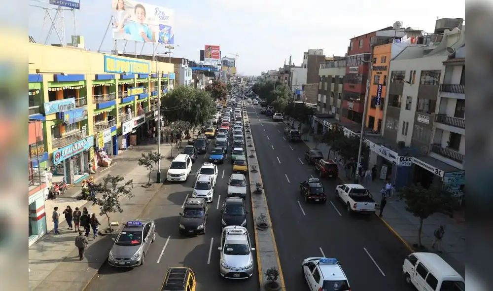 Gran cantidad de taxis informales se usan para cometer delitos. Foto: La República