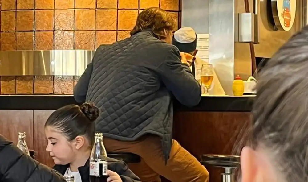 Presidente de Uruguay almuerza solo y sin escoltas en un restaurante de Montevideo. Foto: captura La Barra Positiva/Twitter