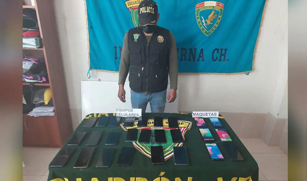 Además de los equipos móviles, se hallaron 6 maquetas de celulares. Foto: PNP Además de los equipos móviles, se hallaron 6 maquetas de celulares. Foto: PNP