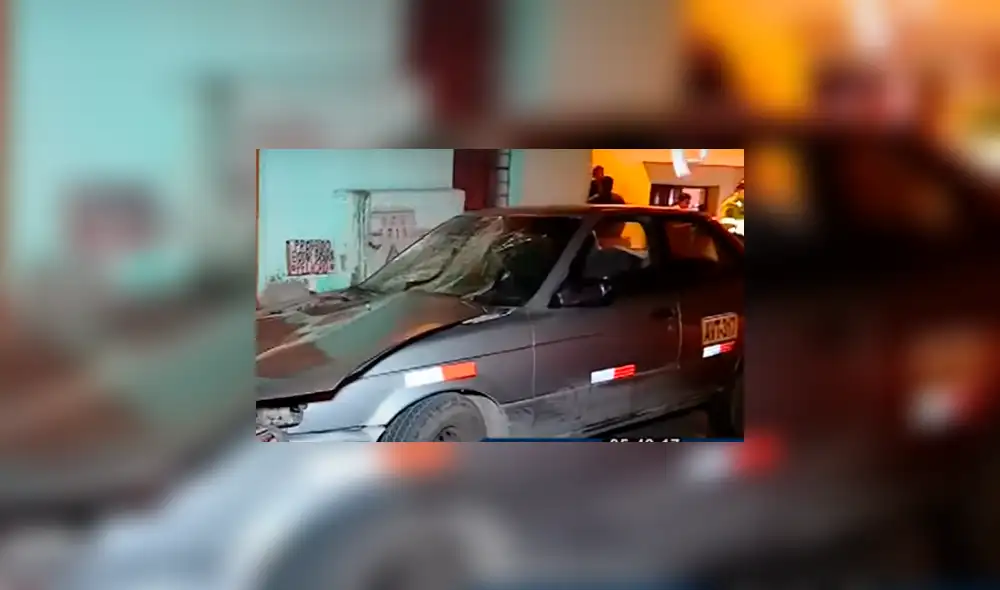 La policía no pudo capturar a los delincuentes a tiempo, ya que se desplazaron por una zona bastante oscura. Foto: captura Panamericana La policía no pudo capturar a los delincuentes a tiempo, ya que se desplazaron por una zona bastante oscura. Foto: captura Panamericana