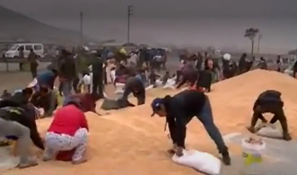 En carro le habría cerrado el paso al camión y provocó que el conductor perdiera el control y volcara. Foto: captura América Noticias