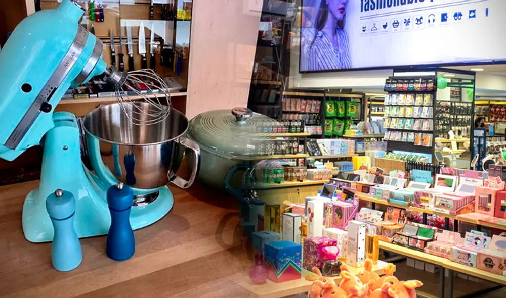 Algunas galerías del Centro de Lima son reconocidas por el comercio mayorista o minorista al que se dedican. Foto: composición de Gerson Cardoso