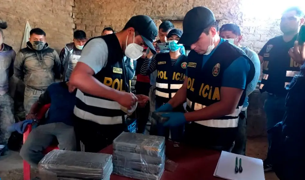 Policía realizó operativo que terminó con detención de personas en una vivienda del distrito de Olmos. Foto: La República Policía realizó operativo que terminó con detención de personas en una vivienda del distrito de Olmos. Foto: La República