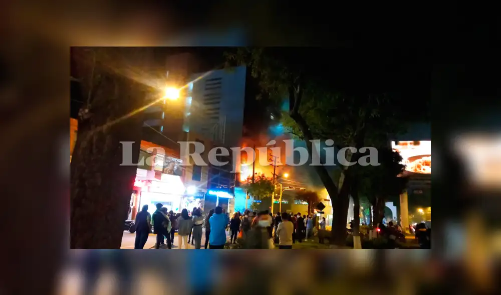 Reportan incendio en edificio de la avenida Ejército. Foto: La República