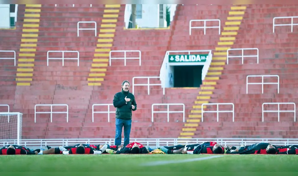 Intenso. Roffé realiza un gran trabajo con los jugadores. Foto: La República Intenso. Roffé realiza un gran trabajo con los jugadores. Foto: La República
