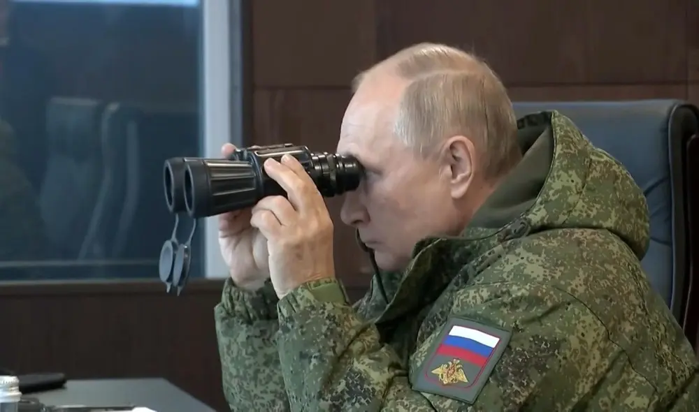 Vladimir Putin presenció grandes maniobras militares en el extremo oriente de Rusia. Foto y video: AFP Vladimir Putin presenció grandes maniobras militares en el extremo oriente de Rusia. Foto y video: AFP