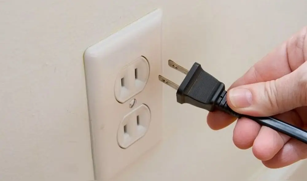 La mayoría de personas dispone en su casa de aparatos eléctricos que se mantienen enchufados durante la mayor parte del día. Foto: Teknófilo