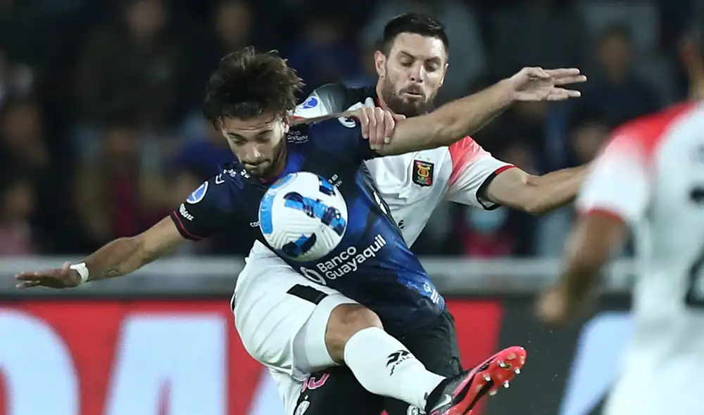 El Dominó e IDV disputarán la vuelta de las semifinales de la Copa Sudamericana. Foto: EFE El Dominó e IDV disputarán la vuelta de las semifinales de la Copa Sudamericana. Foto: EFE