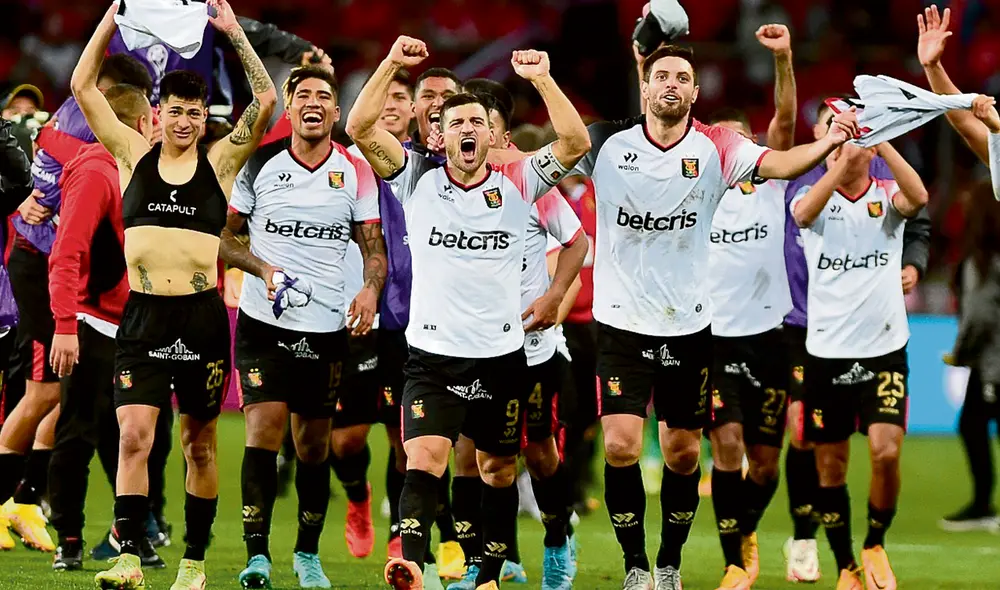 Nada dicho. Plantel dominó solo sabe celebrar en Arequipa durante la edición 2022 del torneo. Foto: difusión Nada dicho. Plantel dominó solo sabe celebrar en Arequipa durante la edición 2022 del torneo. Foto: difusión
