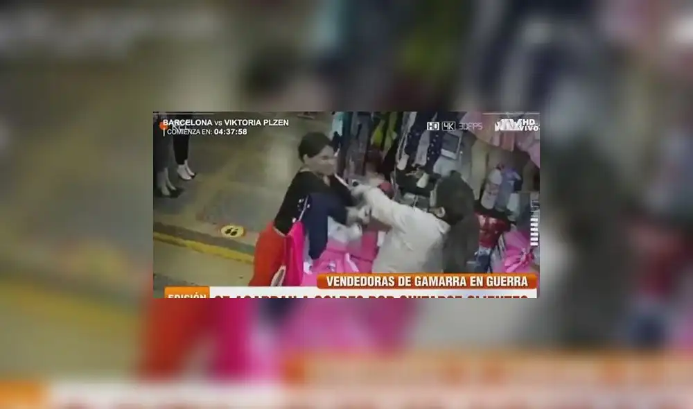 Vendedoras se agredieron en plena jornada laboral. Foto: captura de ATV