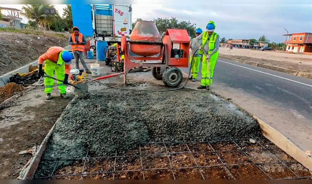 Construcción de rompemuelles (gibas) en el corredor vial de Tumbes. Foto: MTC
