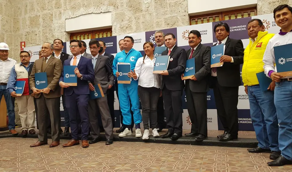 Los candidatos recibieron el II Informe de Percepción Ciudadana. Foto: Wilder Pari/URPI Los candidatos recibieron el II Informe de Percepción Ciudadana. Foto: Wilder Pari/URPI