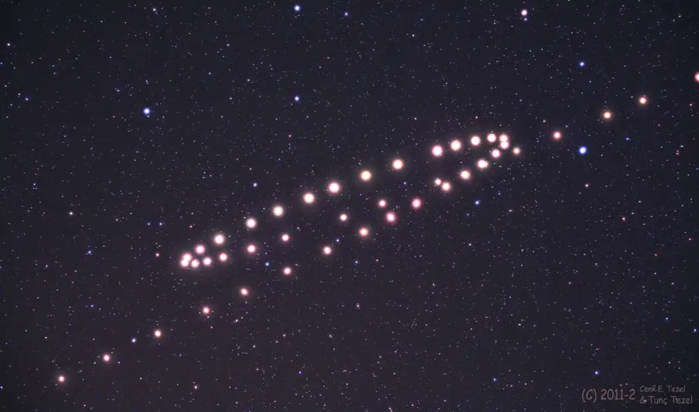 El movimiento retrógrado de los planetas es un efecto óptico que se produce por el viaje combinado de dos cuerpos celestes alrededor del Sol. Foto: NASA / Cenk E. Tezel / Tunç Tezel (TWAN) El movimiento retrógrado de los planetas es un efecto óptico que se produce por el viaje combinado de dos cuerpos celestes alrededor del Sol. Foto: NASA / Cenk E. Tezel / Tunç Tezel (TWAN)