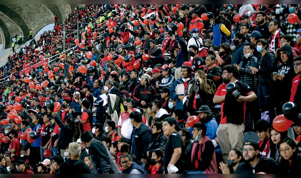 Hinchada. El León rugió en las tribunas , más de 30.000 alentaron a Melgar pese a que perdió el encuentro. Foto: Rodrigo Talavera/ La República