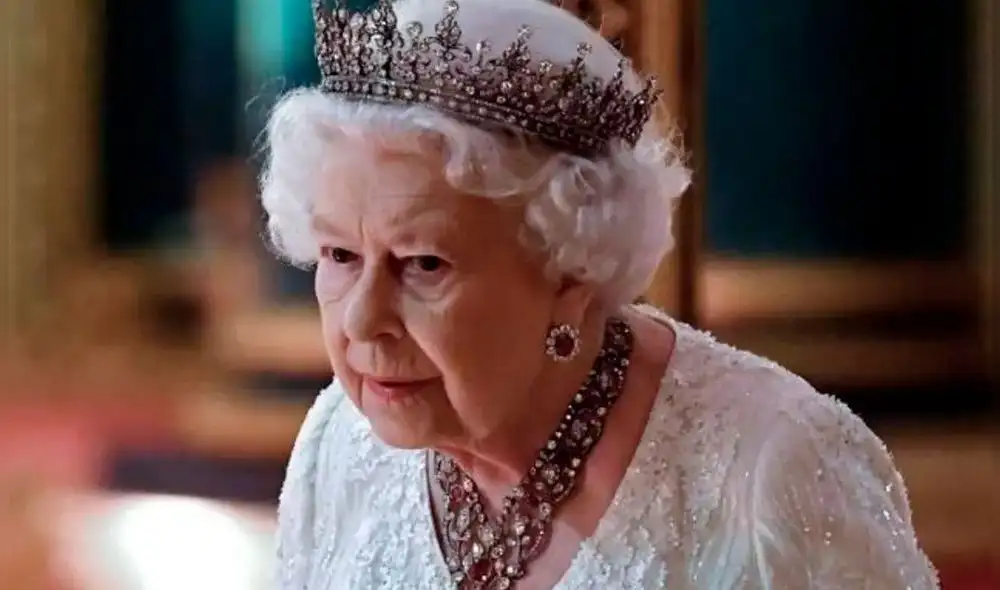 El príncipe heredero Carlos, junto con su esposa Camila y su hijo, el príncipe Guillermo, se encuentran en el Palacio de Balmoral para estar con la monarca. Foto: AFP