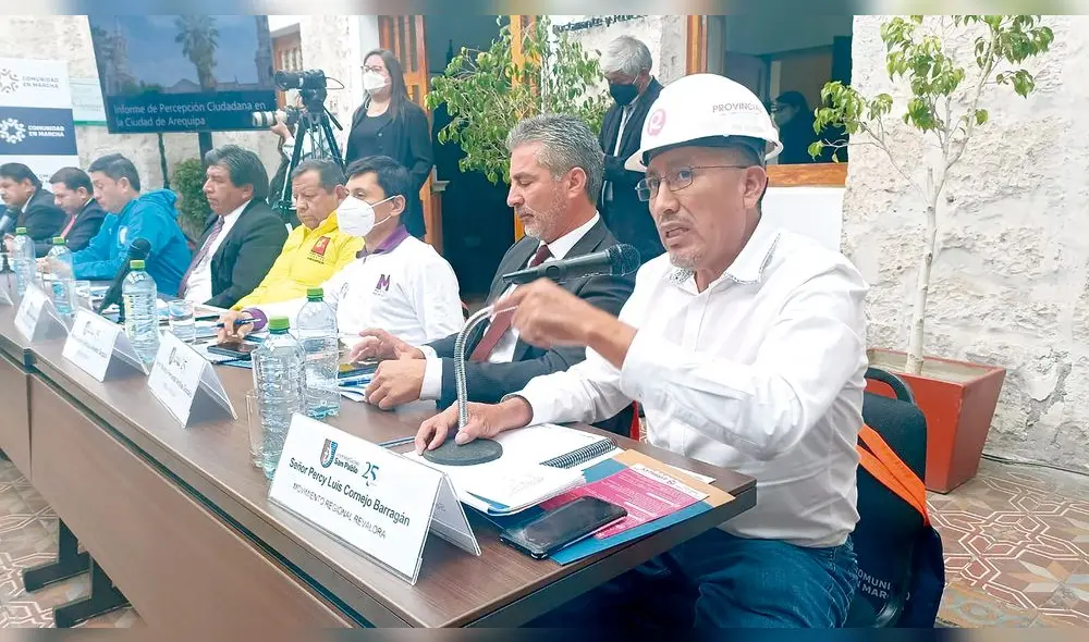 Realidad. Candidatos presentes en exposición. Foto: Rodrigo Talavera/ La República