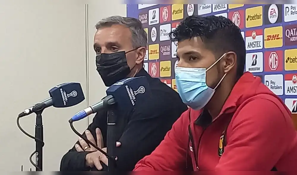 Pablo Lavallén y Alexis Arias en conferencia de prensa. Foto: Jorge Jiménez/La República Pablo Lavallén y Alexis Arias en conferencia de prensa. Foto: Jorge Jiménez/La República