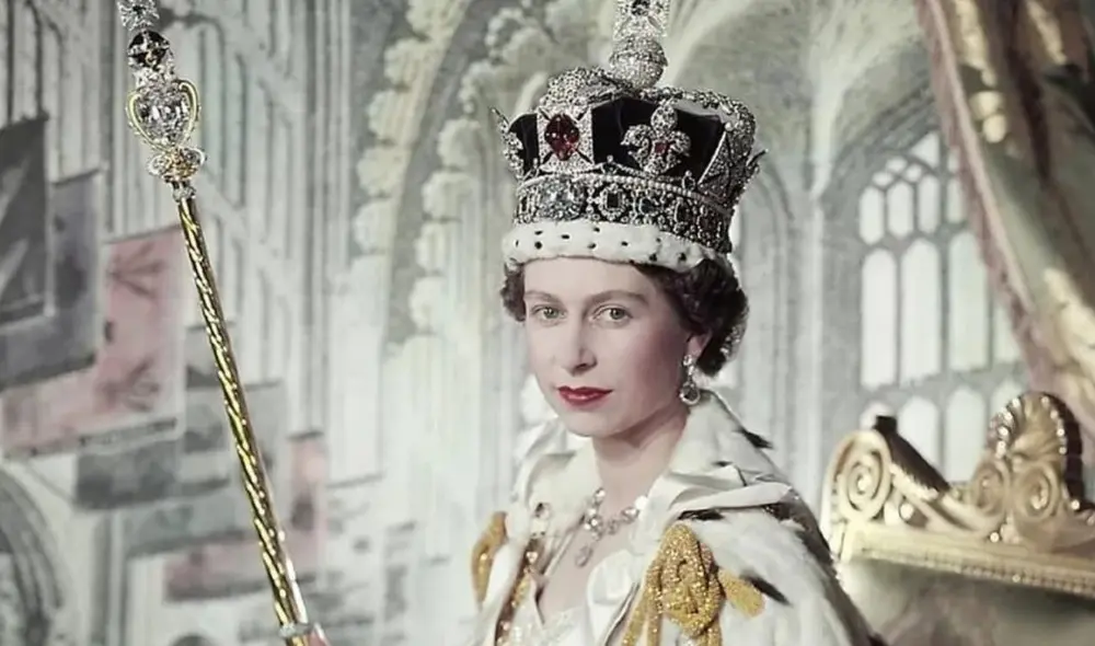 La reina Isabel II asumió el poder de Inglaterra a sus cortos 25 años. Foto: AFP