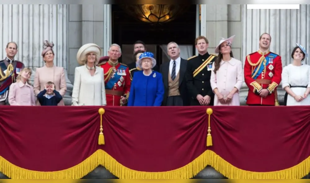 La Reina Isabel junto a sus hijos y nietos. Foto: EFE