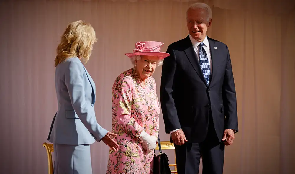 Joe Biden conoció por primera vez a la reina Isabel II en 1982, como parte del Senado de Estados Unidos. Foto: AFP Joe Biden conoció por primera vez a la reina Isabel II en 1982, como parte del Senado de Estados Unidos. Foto: AFP