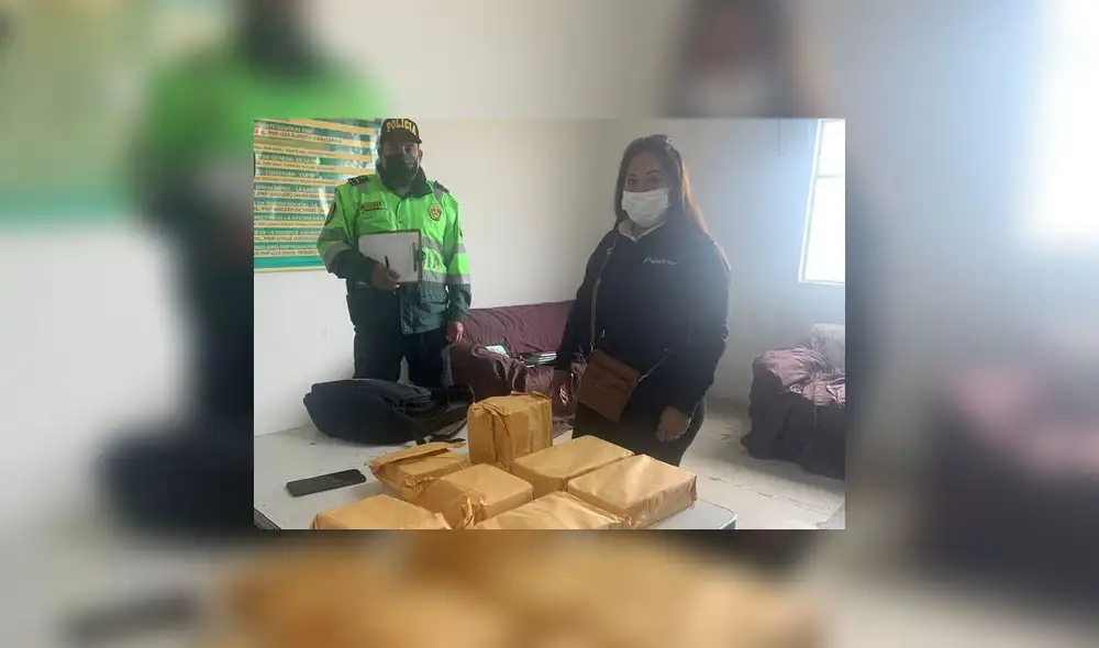 Sonia Mallqui llevaba el dinero en sobres manila guardados en una mochila. Foto: PNP Sonia Mallqui llevaba el dinero en sobres manila guardados en una mochila. Foto: PNP