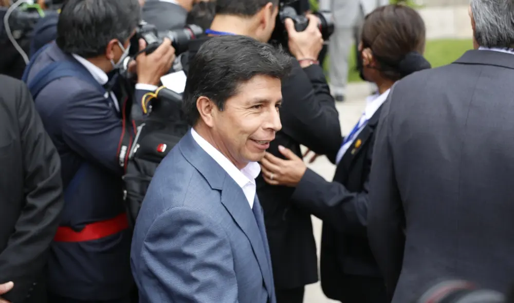 Menos del 1% de los encuestados por CPI cree que el presidente Pedro Castillo debe llamar a nuevas elecciones. Foto: La República Menos del 1% de los encuestados por CPI cree que el presidente Pedro Castillo debe llamar a nuevas elecciones. Foto: La República