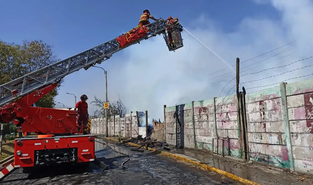 El local era usado para almacenar material en desuso desde hace varios años. Foto: URPI/Wilder Pari