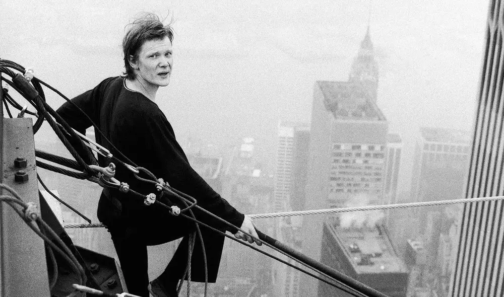 El equilibrista francés Philippe Petit hizo historia en 1974 cuando caminó entre las Torres Gemelas por casi una hora. Foto: The Pocket Magazine El equilibrista francés Philippe Petit hizo historia en 1974 cuando caminó entre las Torres Gemelas por casi una hora. Foto: The Pocket Magazine