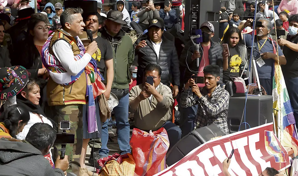 Campaña. Antauro Humala volvió a Andahuaylas, donde hace 17 años lideró una acción violenta en la que murieron cuatro policías. Sigue negando su autoría. Foto: Juan Carlos Cisneros/La República Campaña. Antauro Humala volvió a Andahuaylas, donde hace 17 años lideró una acción violenta en la que murieron cuatro policías. Sigue negando su autoría. Foto: Juan Carlos Cisneros/La República