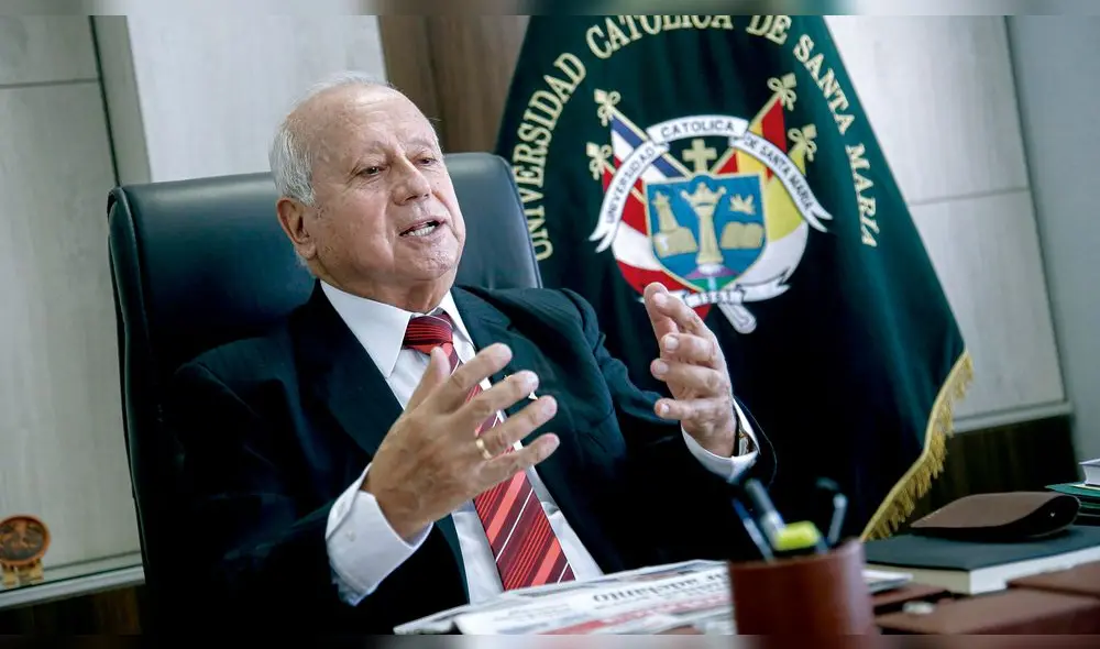 Aniversario. Rector Briceño sostiene que en 2023 las clases serán presenciales al 100%. Foto: Rodrigo Talavera/La República