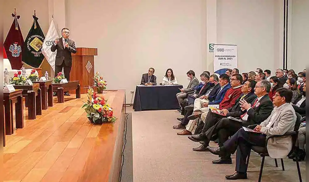 Candidatos de Arequipa. El viernes pasado se reunieron con voceros de SNI. Estos les sugirieron equipos técnicos. Foto: Rodrigo Talavera/La República Candidatos de Arequipa. El viernes pasado se reunieron con voceros de SNI. Estos les sugirieron equipos técnicos. Foto: Rodrigo Talavera/La República
