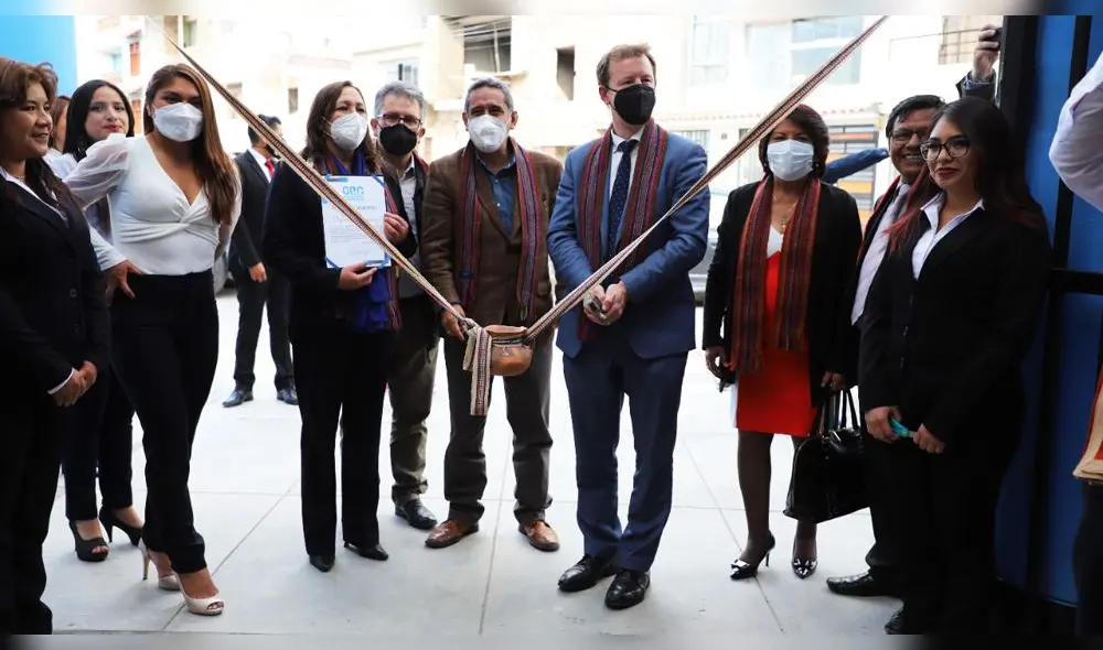 Gobernador Mesías Guevara y embajador del Reino Unido en el Perú, Gavin Cook, inauguraron Cetpro Cajamarca. Foto: GRC Gobernador Mesías Guevara y embajador del Reino Unido en el Perú, Gavin Cook, inauguraron Cetpro Cajamarca. Foto: GRC
