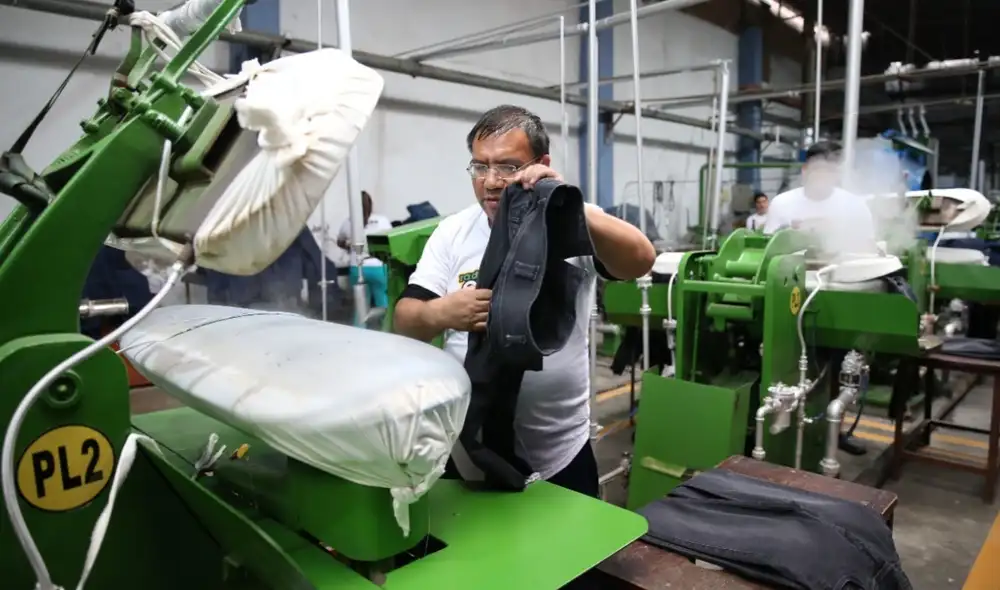 El empleo formal privado en las pequeñas empresas registró un crecimiento de 7,6%, situándose ligeramente por encima de las micro empresas con 7,2% y las grandes empresas con 4,9%, respecto a junio de 2021. Foto: MTPE El empleo formal privado en las pequeñas empresas registró un crecimiento de 7,6%, situándose ligeramente por encima de las micro empresas con 7,2% y las grandes empresas con 4,9%, respecto a junio de 2021. Foto: MTPE