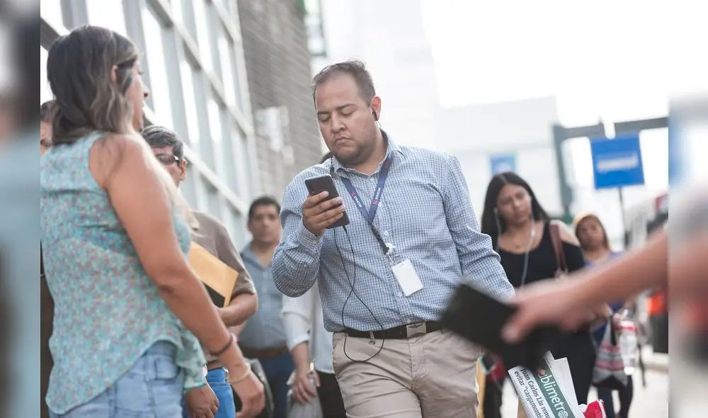 Claro lideró el balance positivo de agosto con 25.193 líneas móviles netas portadas. Foto: Osiptel