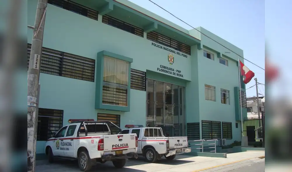 Agentes de la Comisaría de Florencia de Mora llegaron primero al lugar. Foto: La República Agentes de la Comisaría de Florencia de Mora llegaron primero al lugar. Foto: La República
