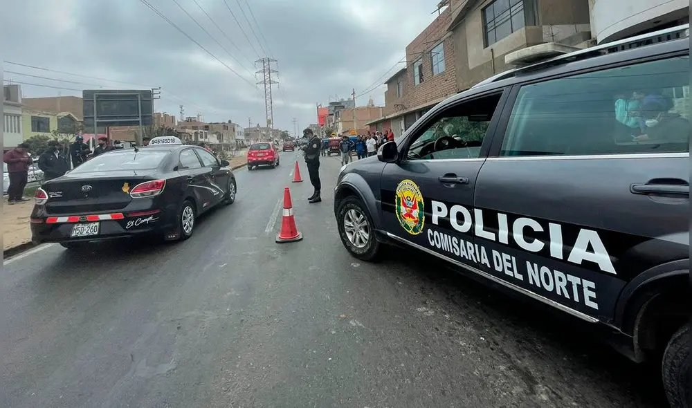 Efectivos policiales de la Unidad de Búsqueda y Rescate llegaron para dar auxilio, pero la persona ya había muerto. Foto: Rosa Quincho/URPI LR-Norte Efectivos policiales de la Unidad de Búsqueda y Rescate llegaron para dar auxilio, pero la persona ya había muerto. Foto: Rosa Quincho/URPI LR-Norte