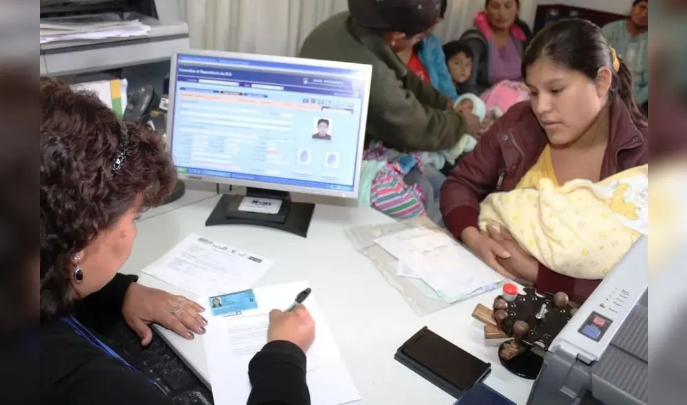 Uno de los deberes que tienen los padres es el de registrar a sus hijos en el sistema público que rige en cada país. Foto Andina Uno de los deberes que tienen los padres es el de registrar a sus hijos en el sistema público que rige en cada país. Foto Andina