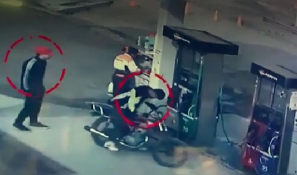 El robo se reportó en el grifo Olimpo Repsol, ubicado en el distrito de San Martín de Porres. Foto: captura de video/América TV El robo se reportó en el grifo Olimpo Repsol, ubicado en el distrito de San Martín de Porres. Foto: captura de video/América TV