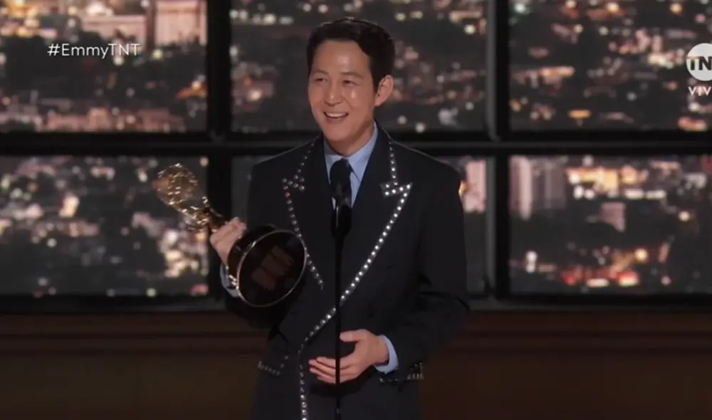 Lee Jung Jae de "El juego de el calamar" recibe un premio Emmy 2022. Foto: captura TNT