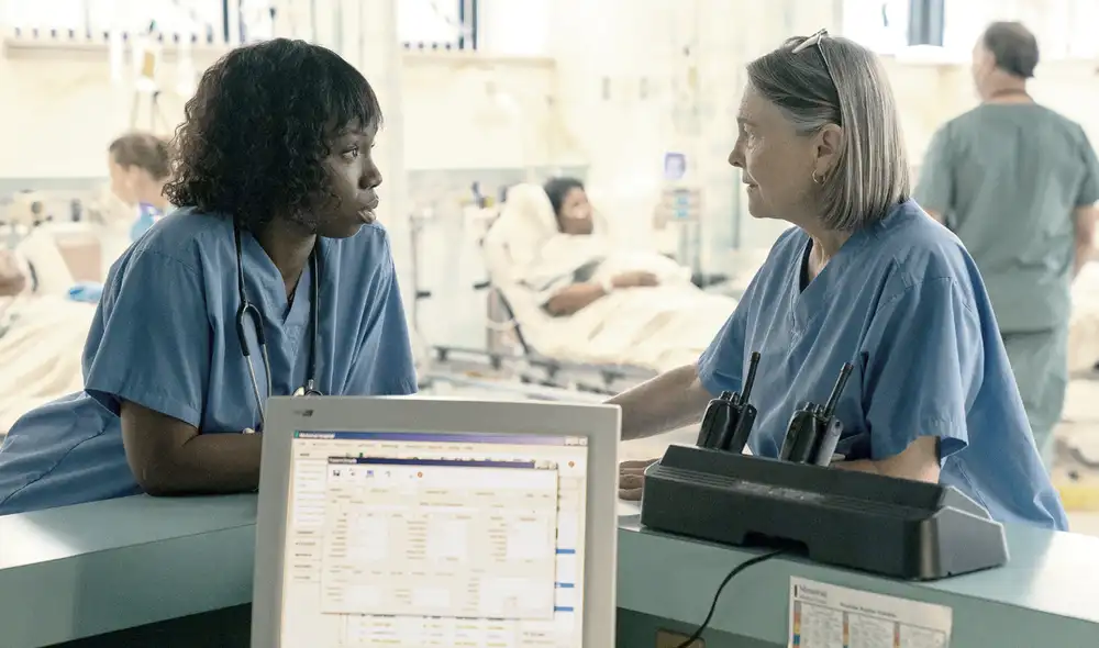 Cast. Adepero Oduye (Karen) y Cherry Jones, como Susan Mulderick en escena. Foto: difusión