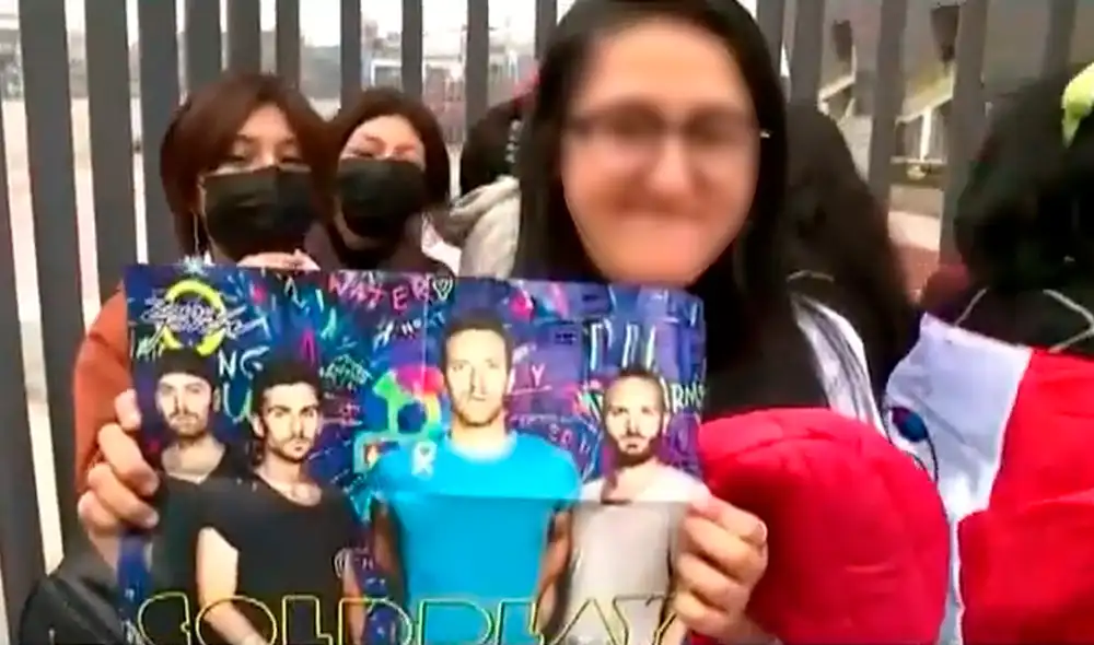 Las jóvenes estuvieron mostrando su fanatismo para la TV. Foto: América TV