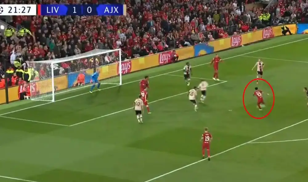 Luis Díaz atrapó un rebote en el área rival. Quedó solo frente al arco pero mandó la pelota fuera. Foto: captura ESPN 2