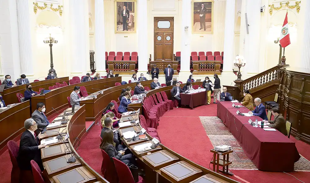 Forzados a debatir. Comisión de Constitución pone en la agenda pública el tema del posible adelanto de elecciones generales. Hay resistencia de la mayoría para irse a sus casas. Foto: Congreso Forzados a debatir. Comisión de Constitución pone en la agenda pública el tema del posible adelanto de elecciones generales. Hay resistencia de la mayoría para irse a sus casas. Foto: Congreso