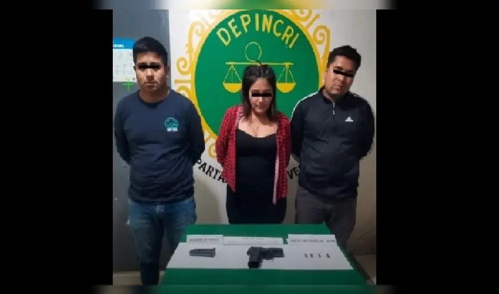 Pistola fue encontraba en el asiento del copiloto de un automóvil. Foto: PNP Pistola fue encontraba en el asiento del copiloto de un automóvil. Foto: PNP